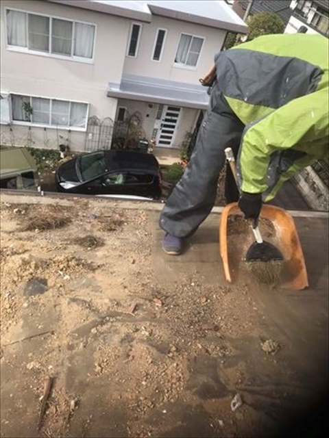 松本市：瓦屋根から高耐久屋根に葺き替え：4.5tから750㎏軽量化で耐震性アップ　屋根面清掃